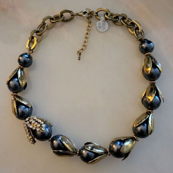 Gorgeous Fashion Jewelry Statement Necklace. - Picture 2 of 6